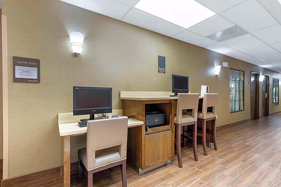 Comfort Suites Near Potomac Mills