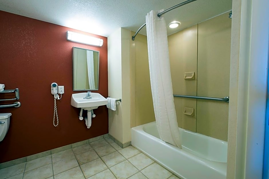 Red Roof Inn & Suites Philadelphia - Bellmawr