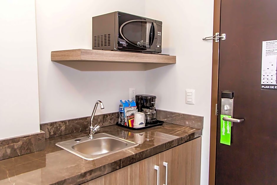 Hampton Inn & Suites By Hilton Puebla