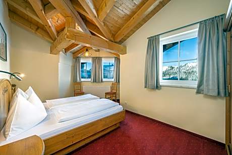 Three-Bedroom Apartment (6-8 Adults)