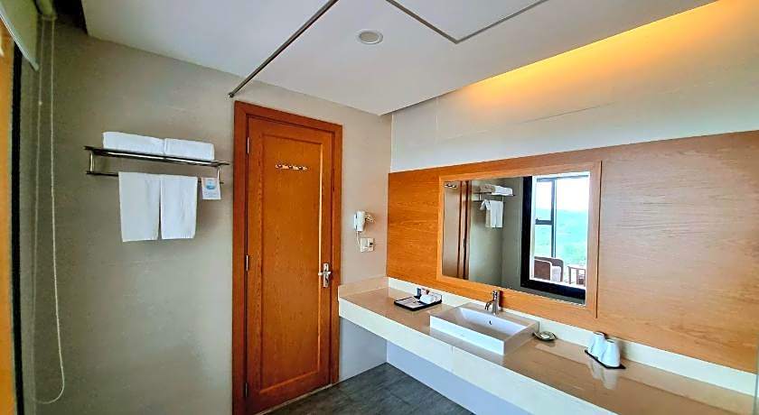 Muong Thanh Con Cuong Hotel