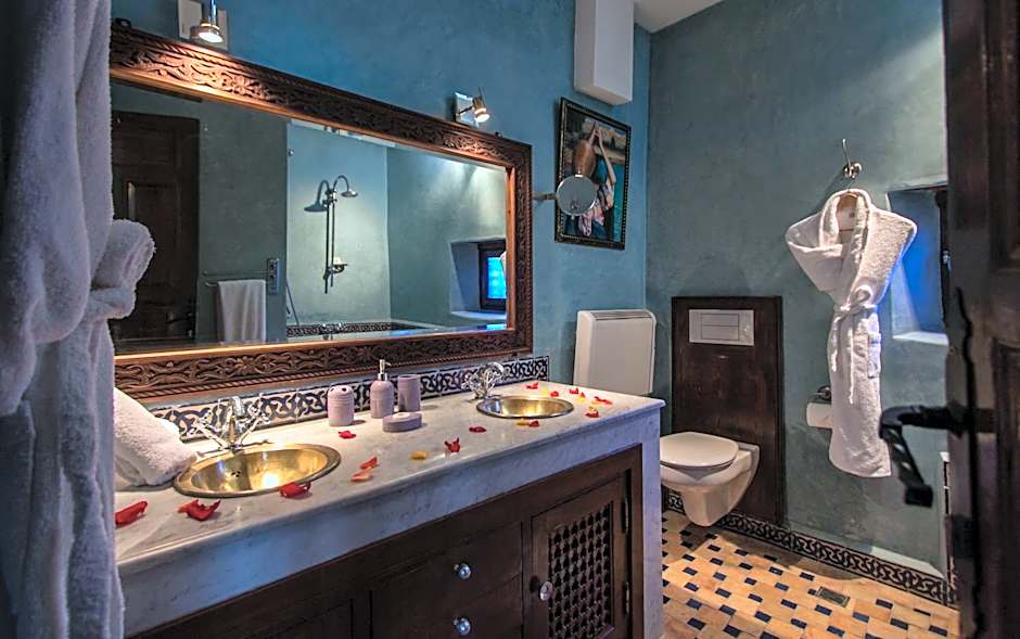 Riad Les Remparts De Fès