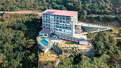 SPT Clarks Inn Suites, Mandi