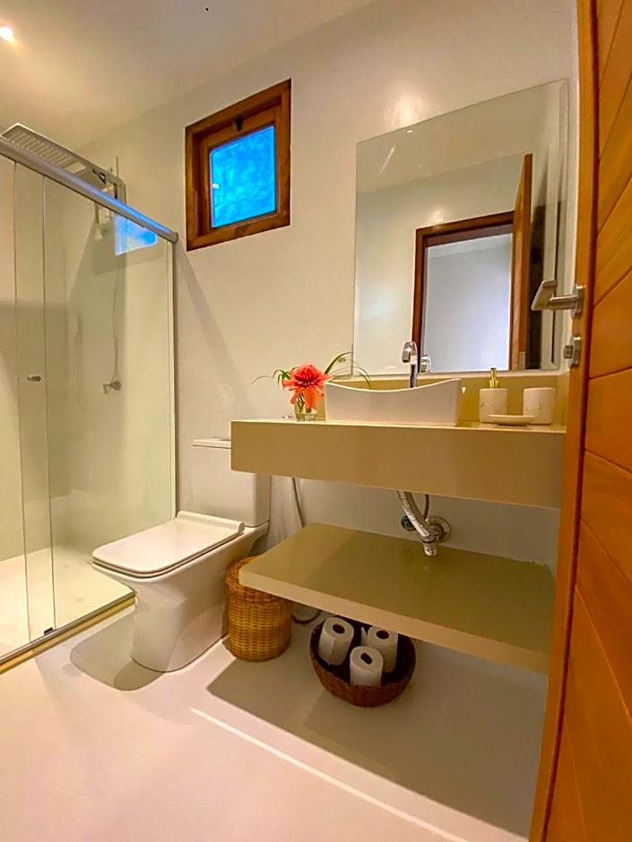 Casa Espaçosa com Piscina e Sauna Privativa! 6 Suítes!