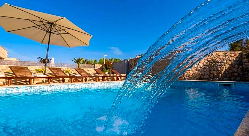 Villa Kirsten with heated pool, jacuzzi and sauna - by TA Leut Agency