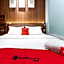 RedDoorz Premium near Centre Point Mall Medan