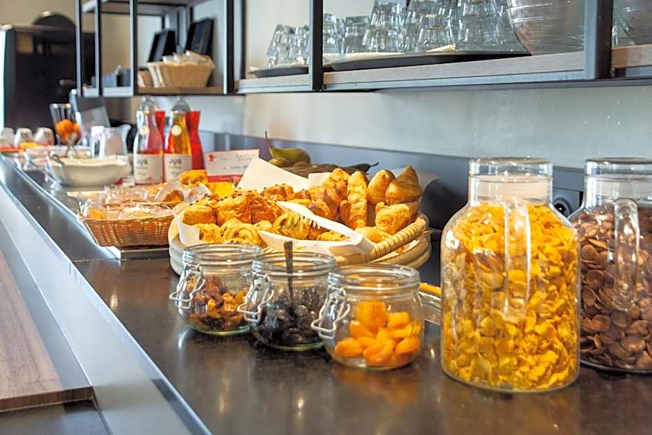 Brit Hotel Caen Nord - Mémorial