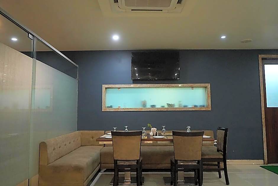 Hotel Wisteria blue