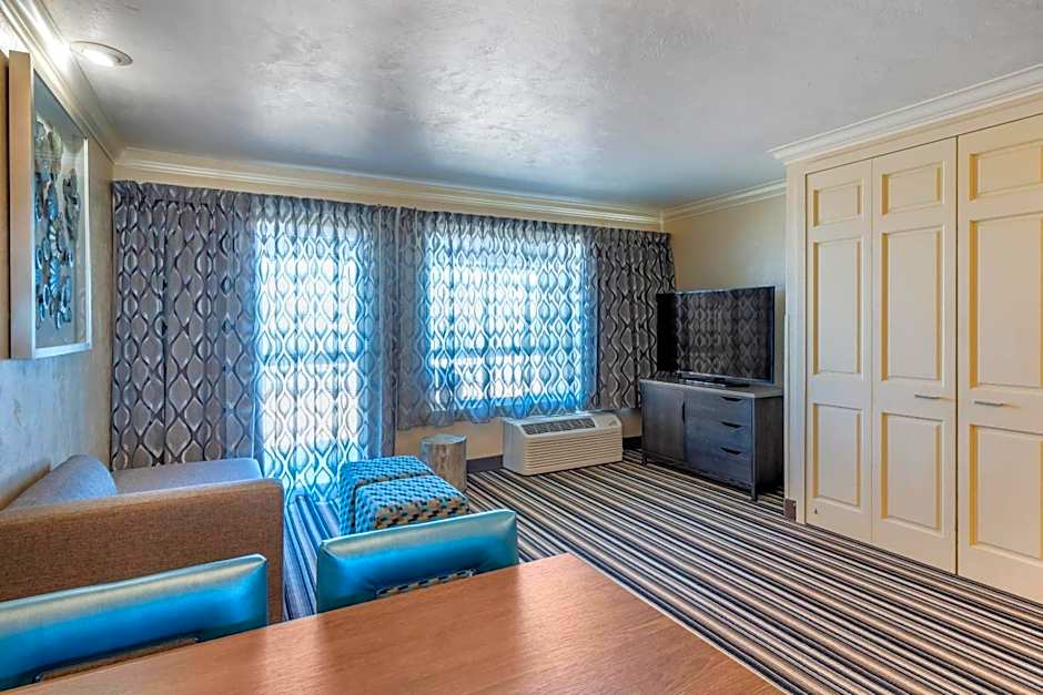 Lincoln Sands Oceanfront Resort, Ascend Hotel Collection