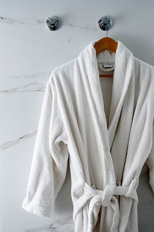 The City Hotel & Suites