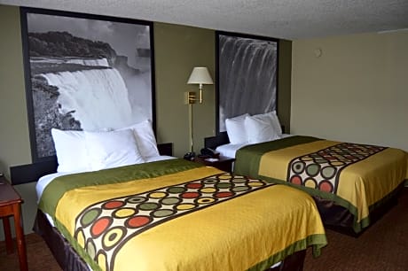 1 King Bed and 2 Queen Beds, Deluxe Room, Non-Smoking