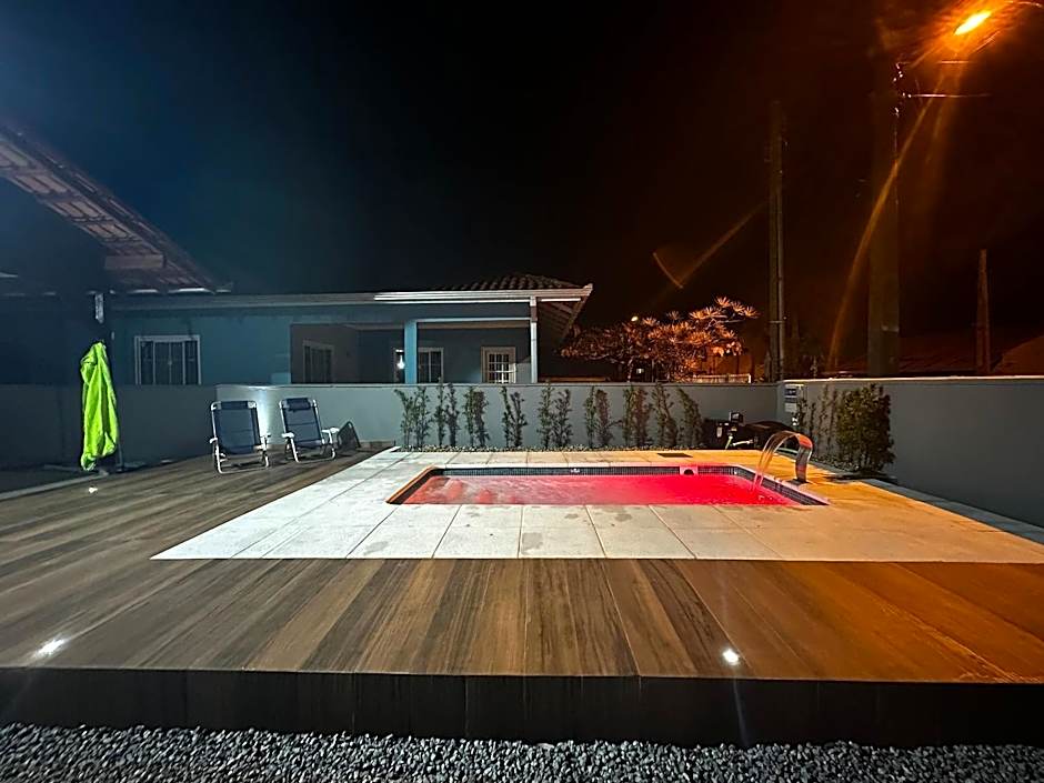 BS01- Casa com Piscina Aquecida e Churrasqueira