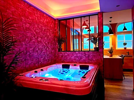 Queen Suite with Spa Bath