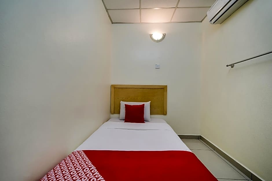 OYO 301 River Inn Hotel