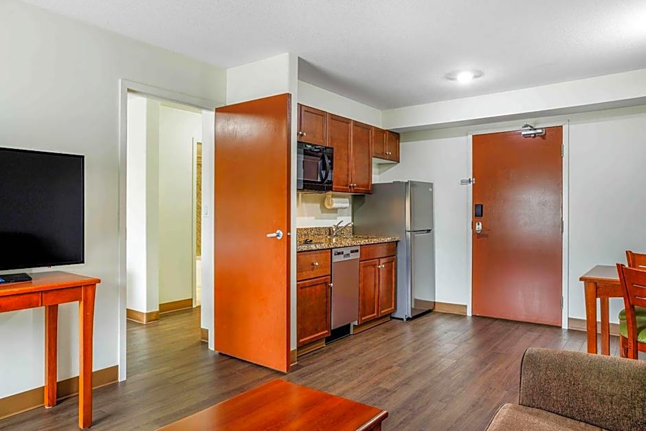 Days Inn & Suites by Wyndham Sherwood Park Edmonton