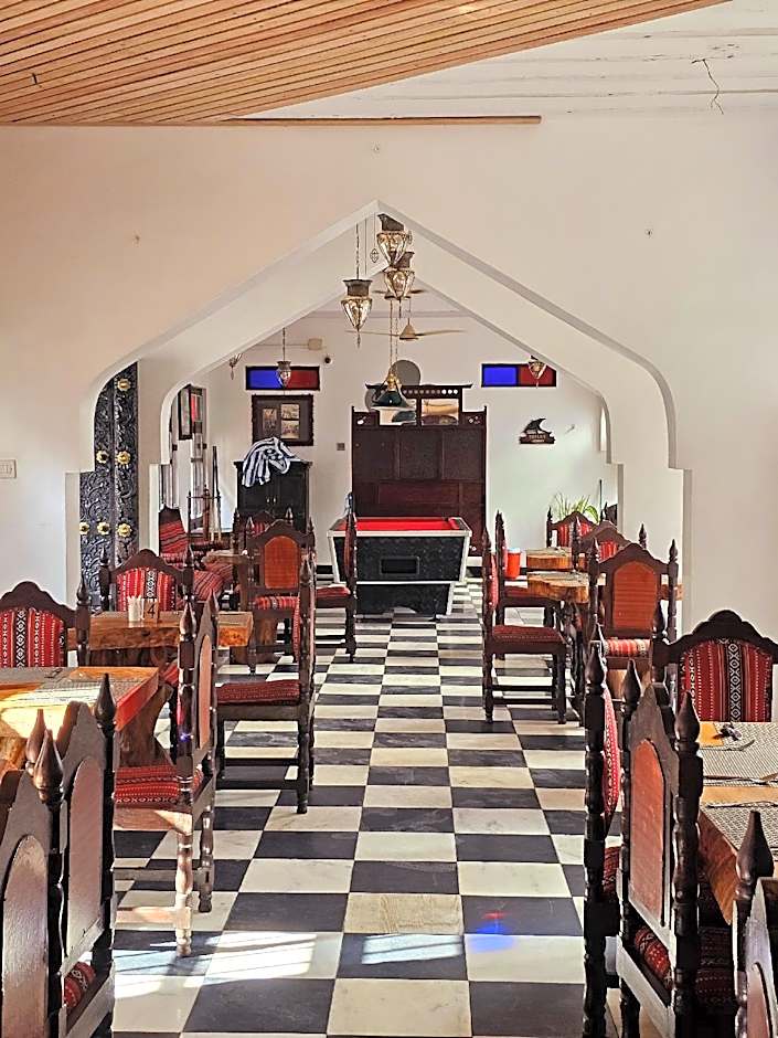 Dhow Palace Hotel