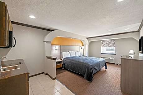 King Room with Kitchenette - Non-Smoking