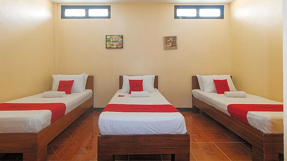 RedDoorz @ Casa Buena Dormitel Davao City