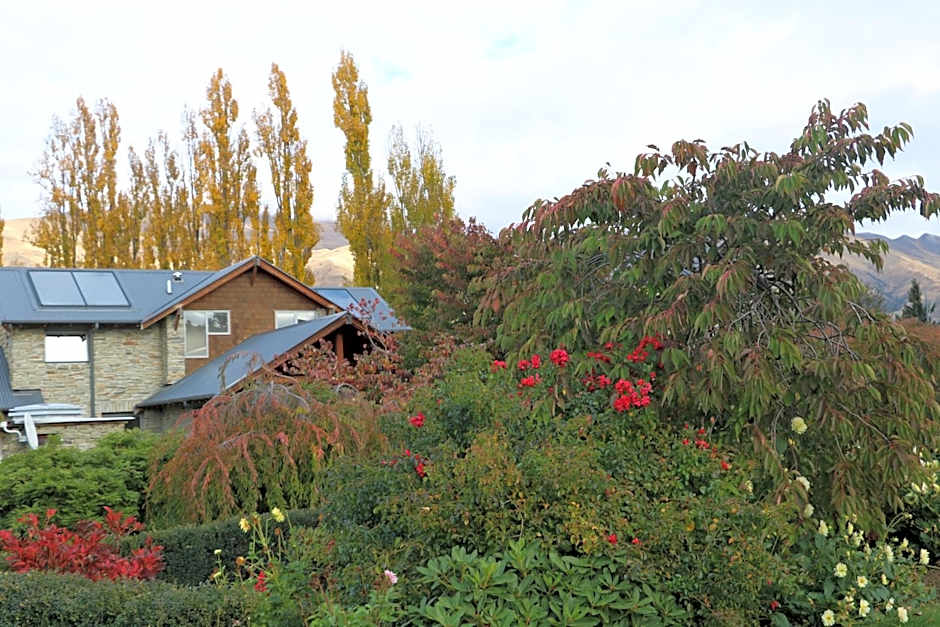 Golfcourse Road Chalets and Lodge