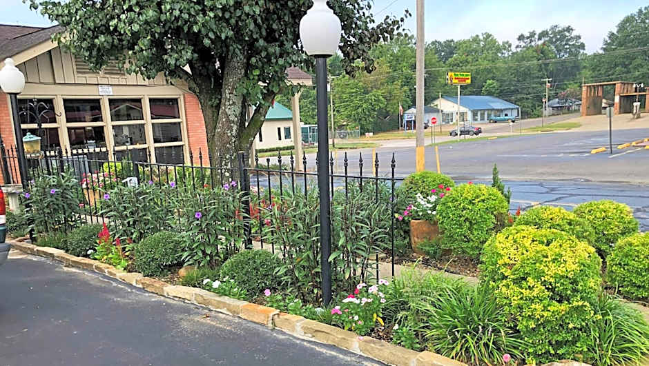 Charles Wesley Motor Lodge Broken Bow