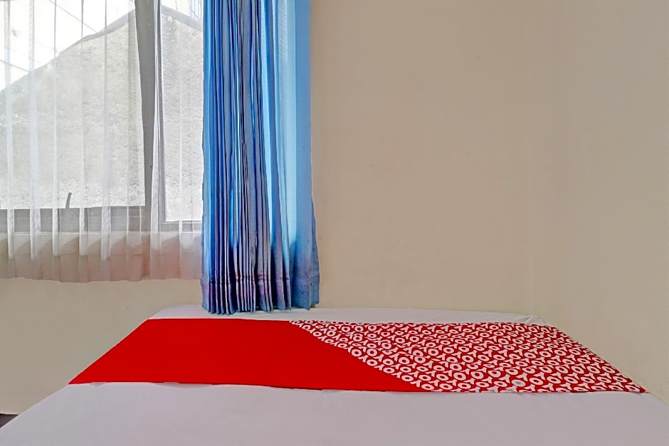 OYO Life 92685 Kost Arimbi