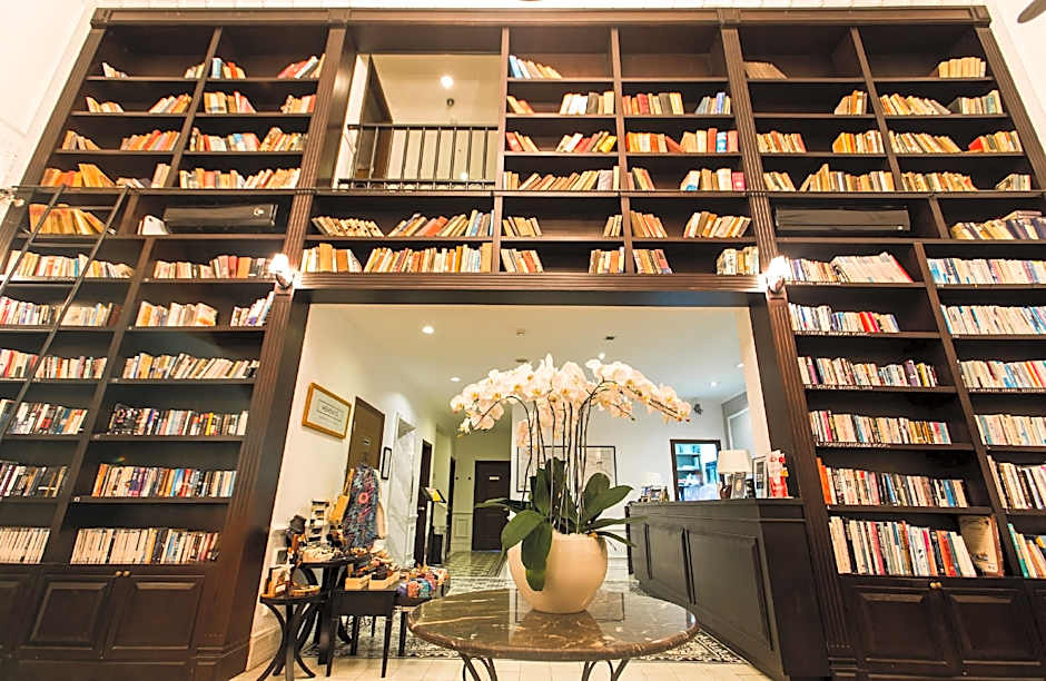 The Alcove Library Hotel