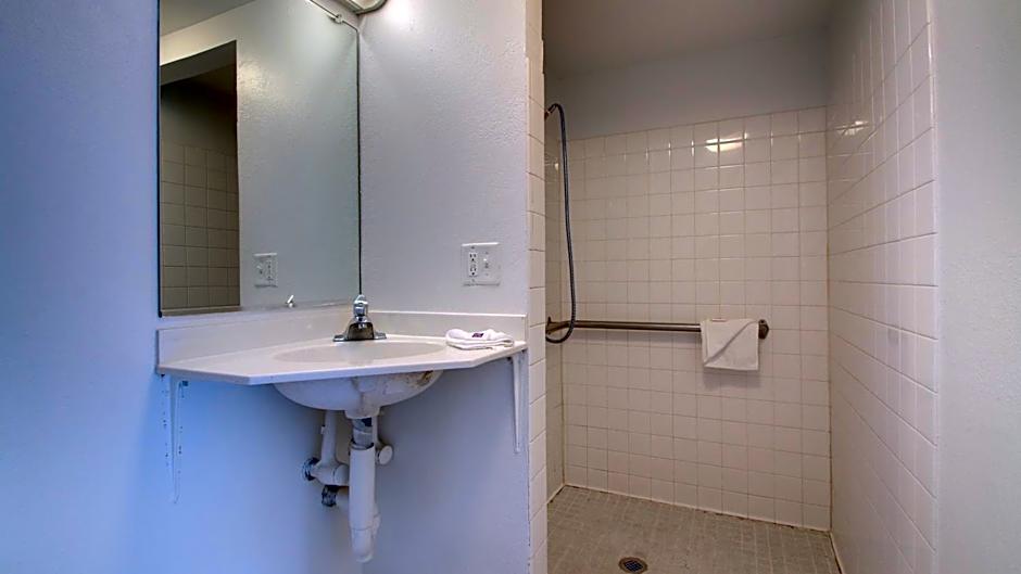 Motel 6-Des Moines, IA - North