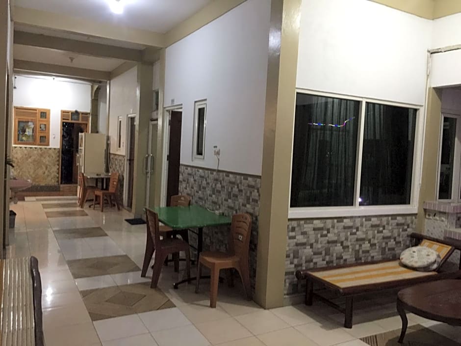 OYO Life 93055 Fathin Hotel