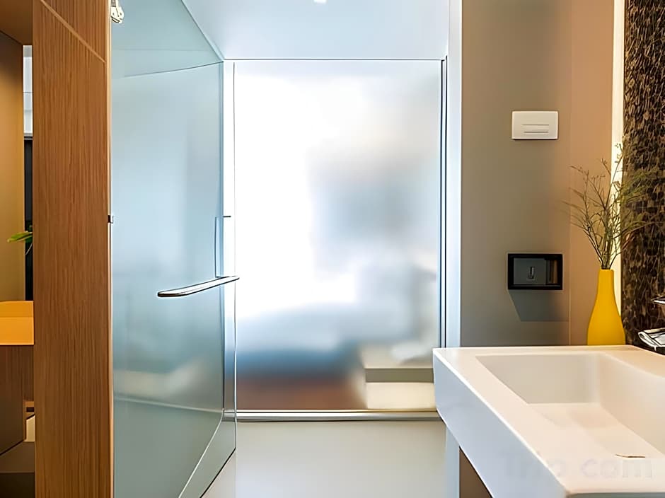 Sea Me Spring Tree Hotel