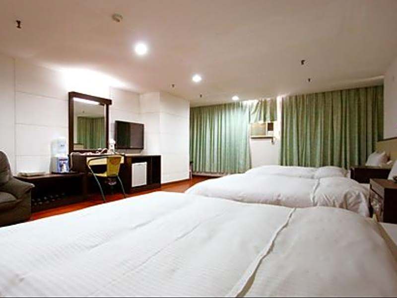 Zaw Jung Business Hotel