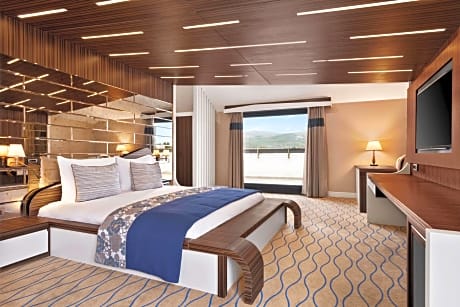 1 Super King Bed Suite Smoking