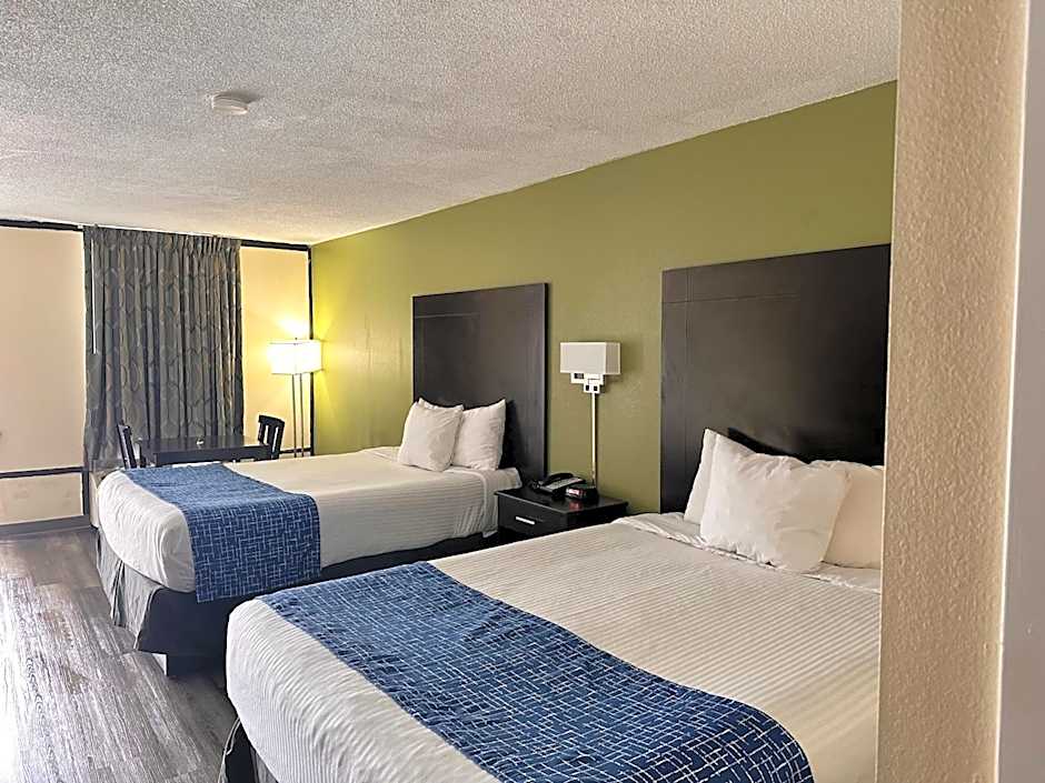 Travelodge by Wyndham Clarksville
