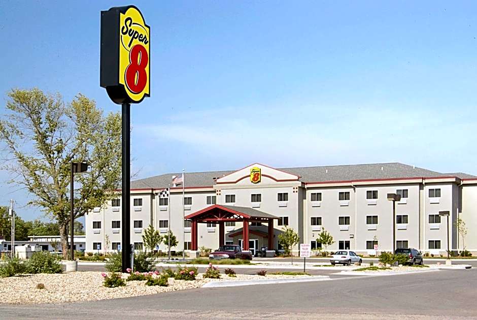 Super 8 by Wyndham Topeka at Forbes Landing