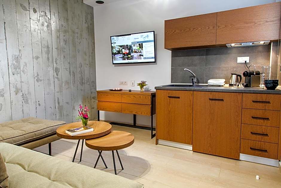 Royal Hotel and Suites