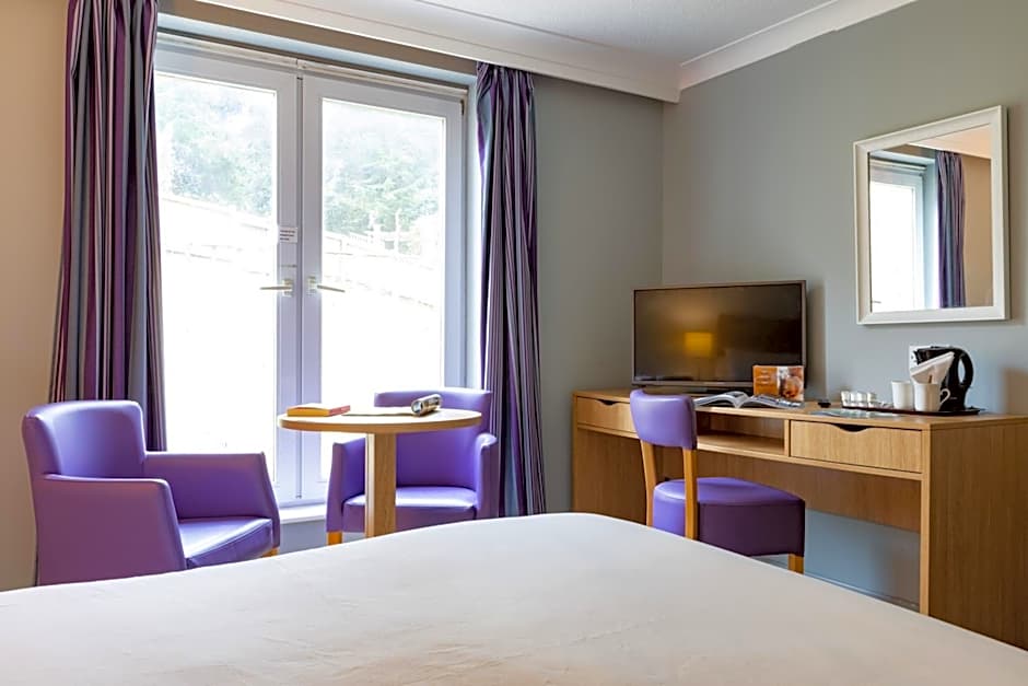 The Caledonian Island Hotel