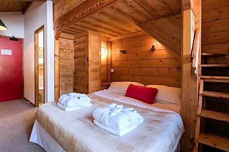 Three-Bedroom Apartment with Mountain View