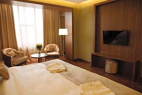 Superior King Suite