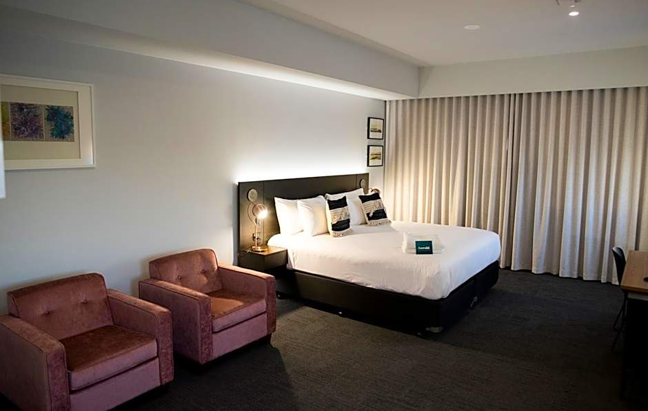 Photo 1 of 5 of Deluxe Studio 1 King Bed
