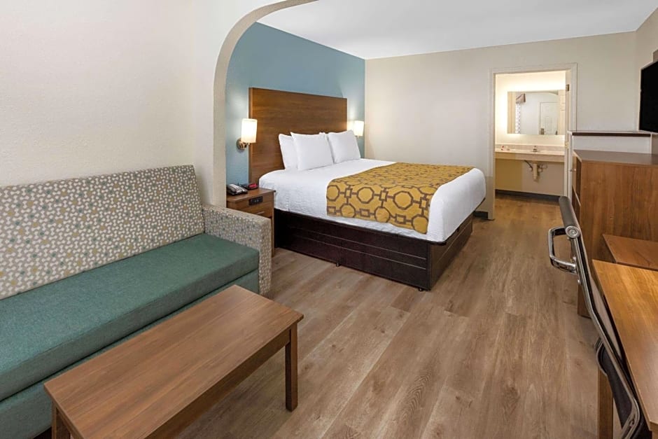 Baymont by Wyndham Biloxi - Ocean Springs