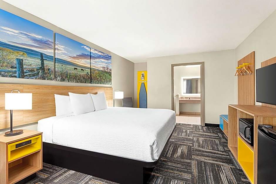 Days Inn by Wyndham Paris