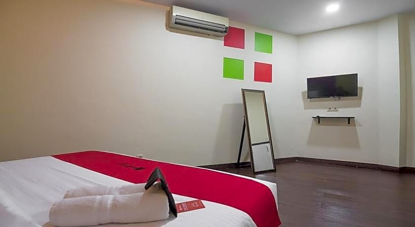 RedDoorz near ITC Mangga Dua