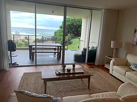 Three-Bedroom Apt with Direct Beach Access