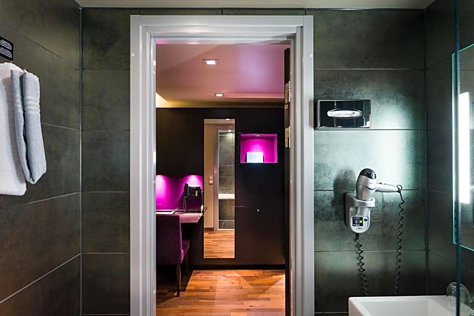 Home Hotel Folketeateret