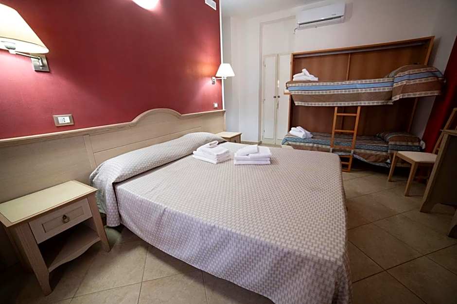 B&B Marina Sleep And Ship