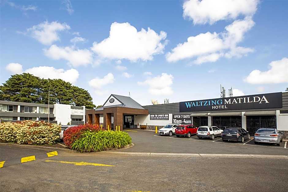 Nightcap at Waltzing Matilda Hotel