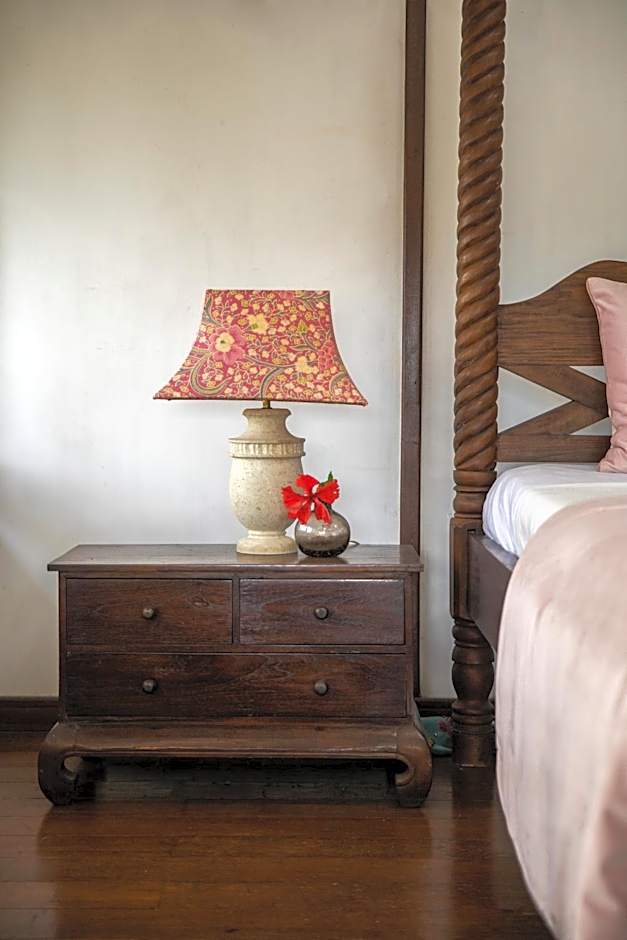 Spacious rustic Balinese villa with large pool