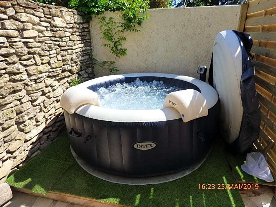 MAS MAURANE-Chambre d'hôte avec SPA privé aux portes d'ARLES