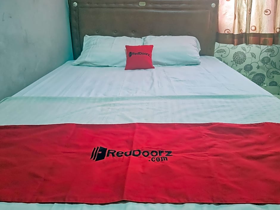 RedDoorz @ Hotel Arwana Safari Puncak