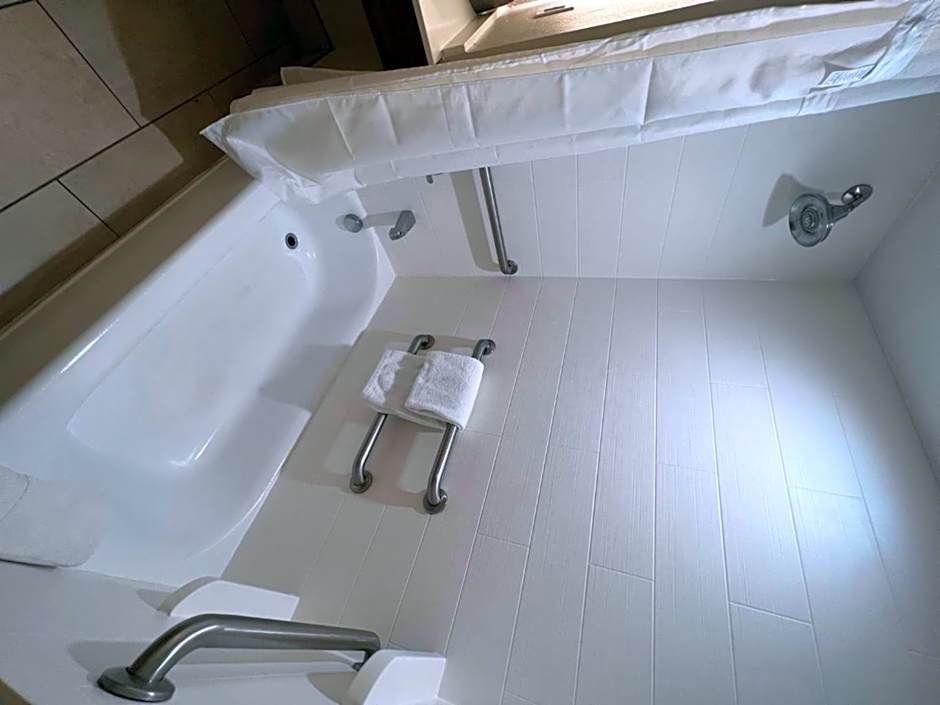 Holiday Inn Express Hotel & Suites Lake Elsinore By IHG