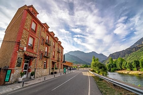 Albergue Cueva de Valporquero